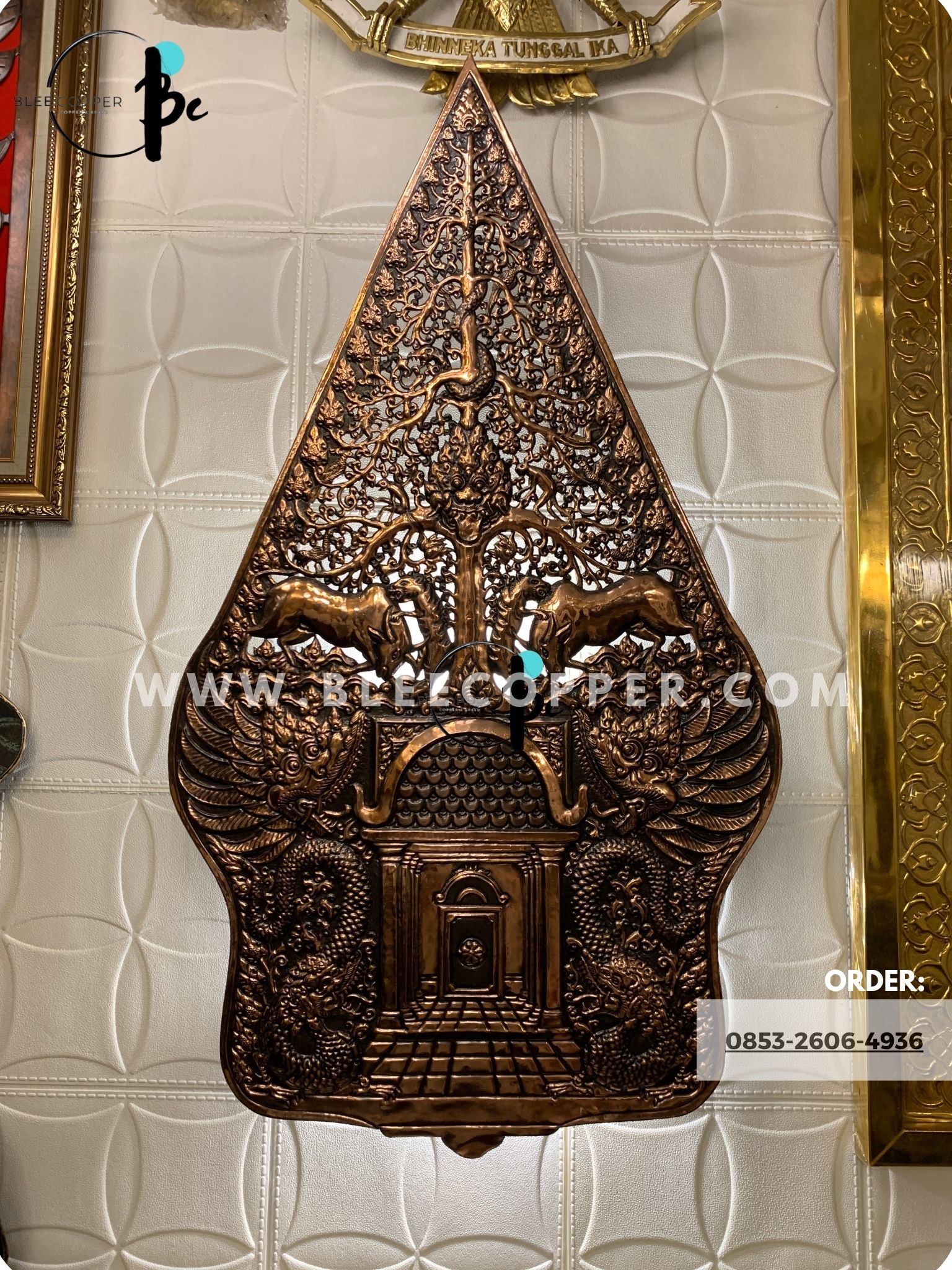 Gunungan Wayang Tembaga