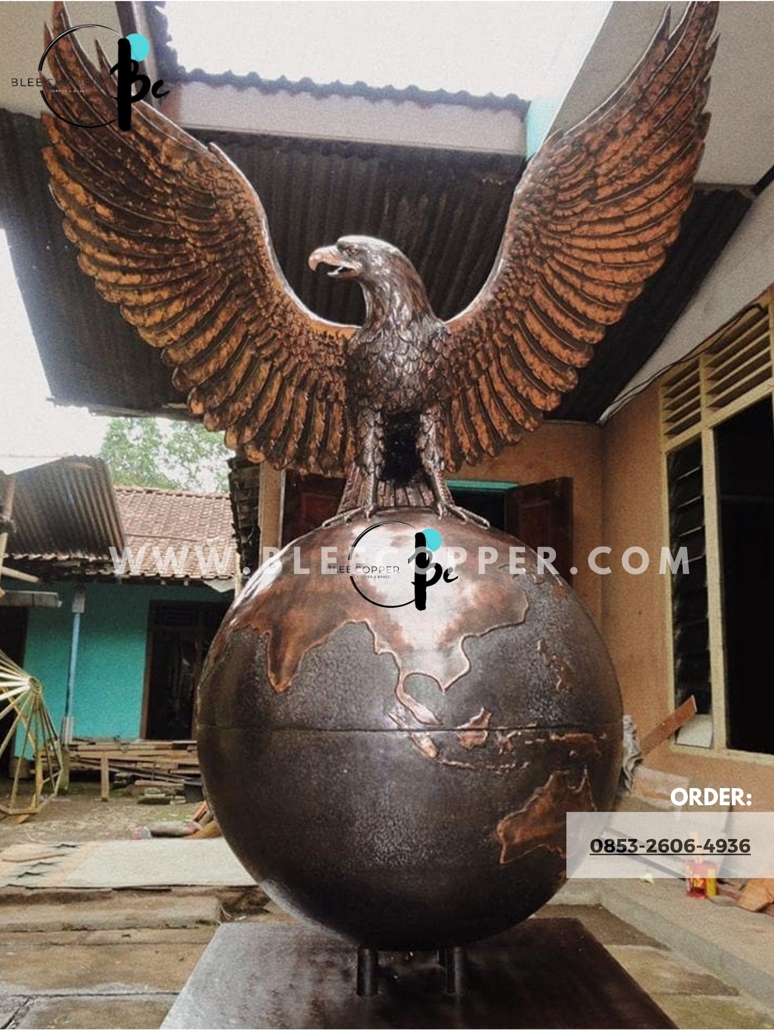Patung Rajawali Tembaga