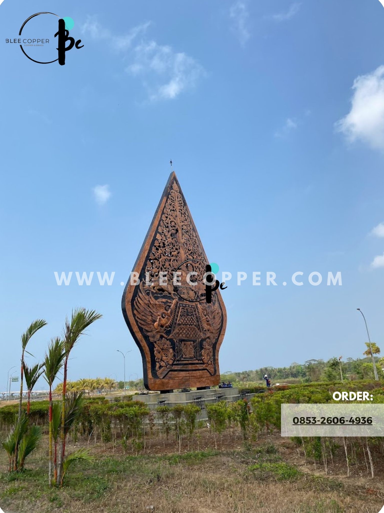 Tugu Gunungan Wayang tembaga