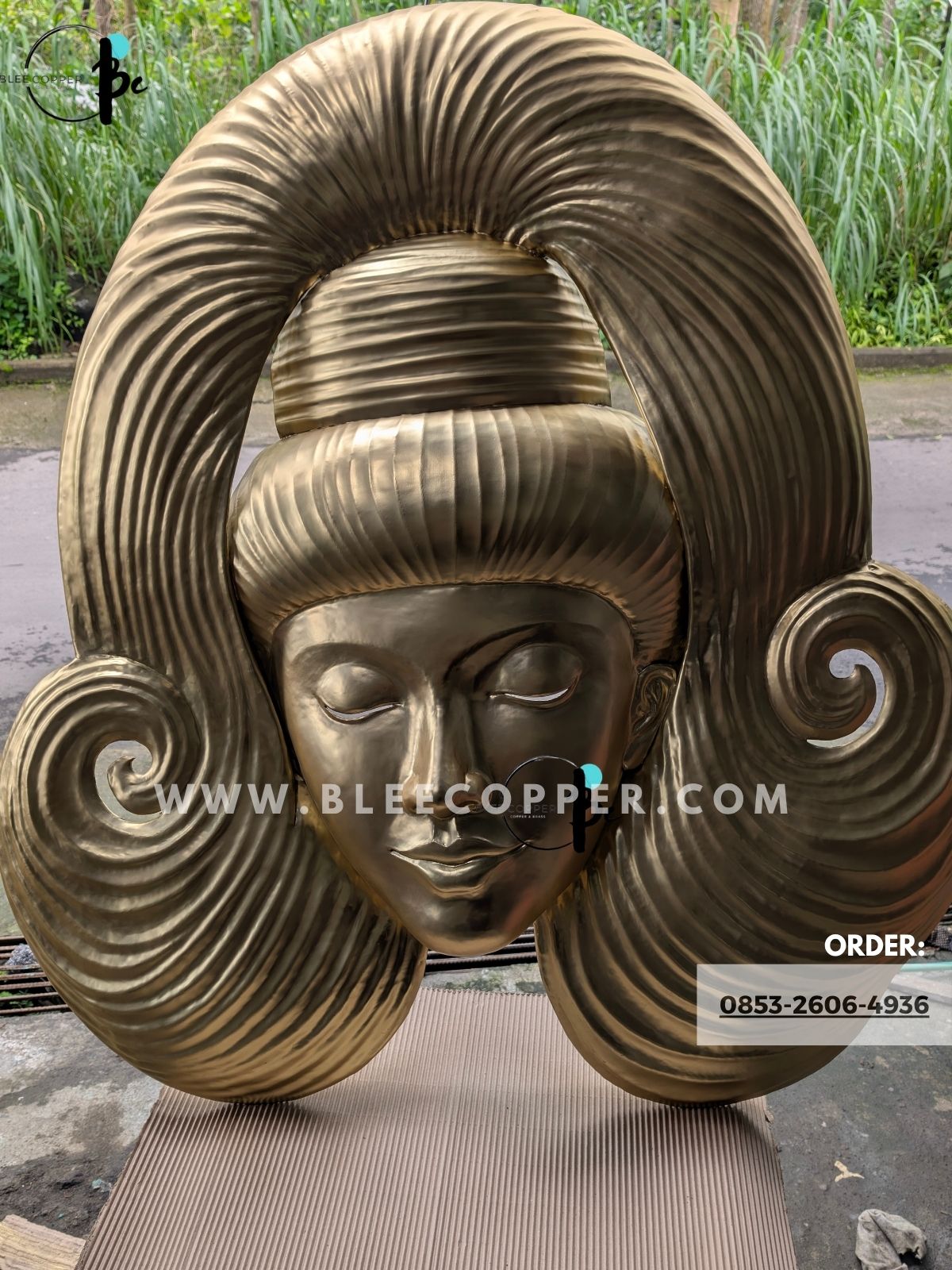 Relief Manekin Kuningan