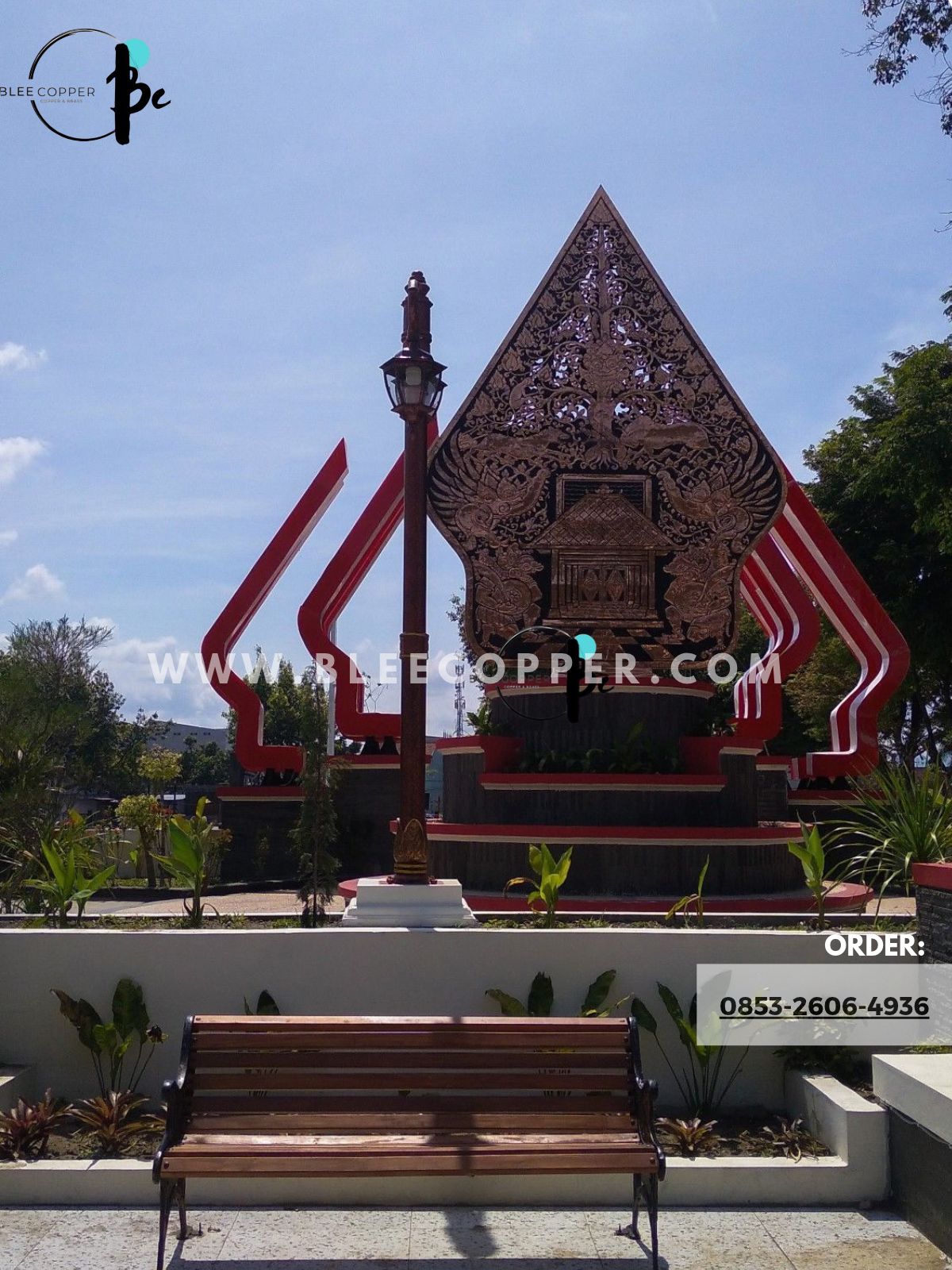 Monumen Gunungan Wayang Tembaga