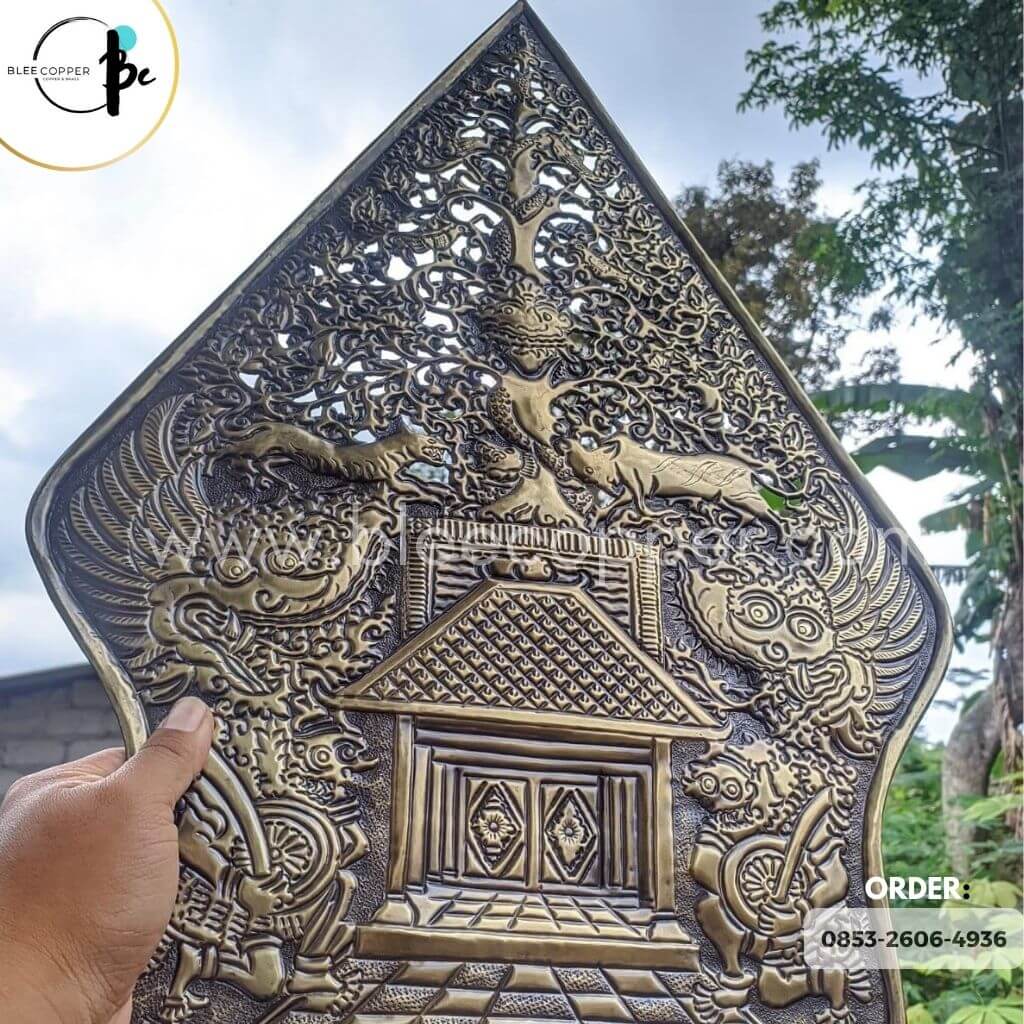 Gunungan Wayang Tembaga