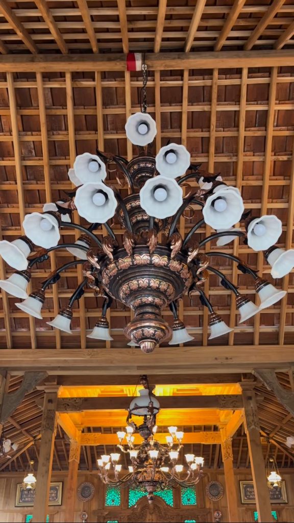 Lampu Joglo Klasik