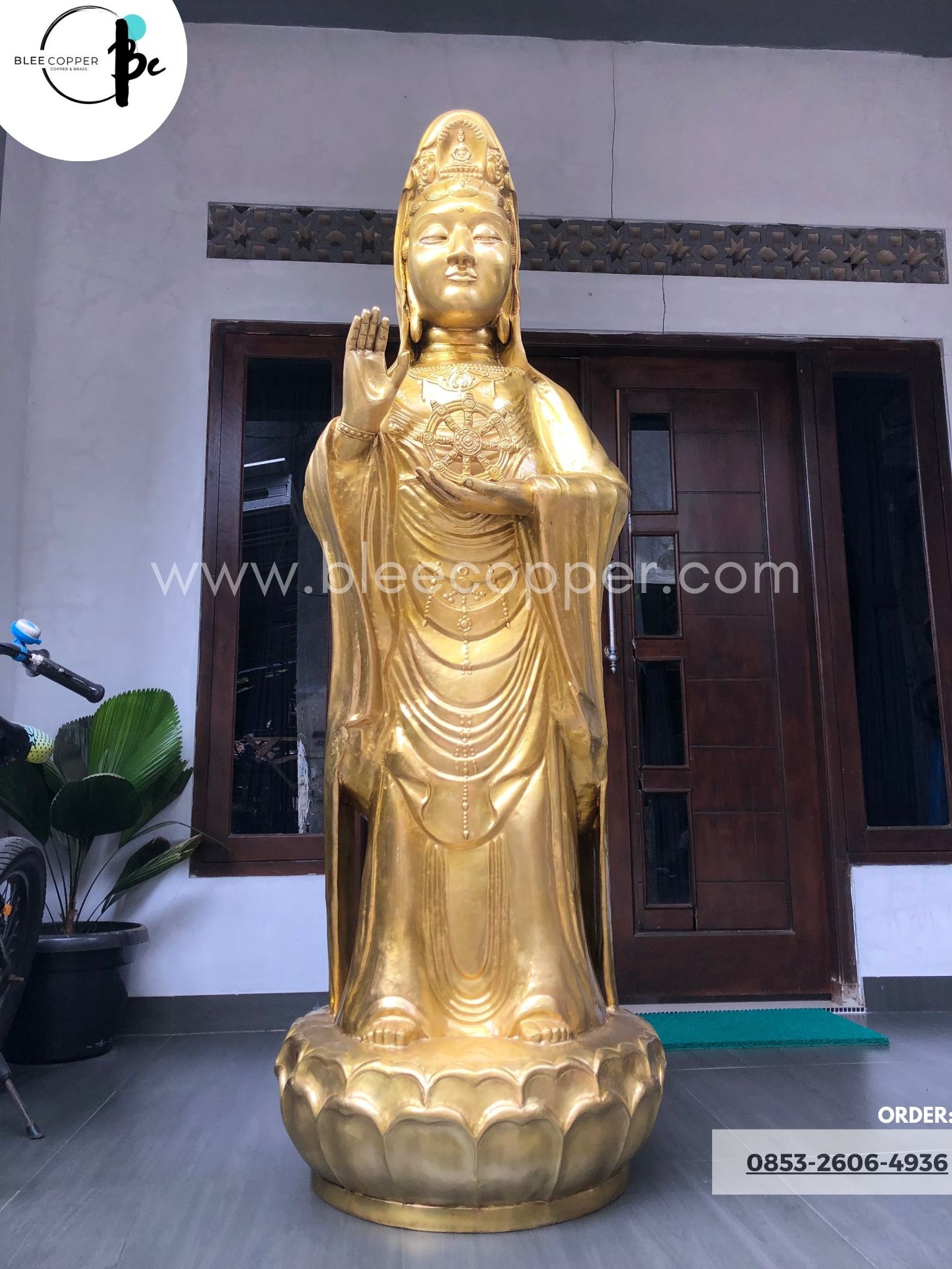Pengrajin Patung Budha Kuningan